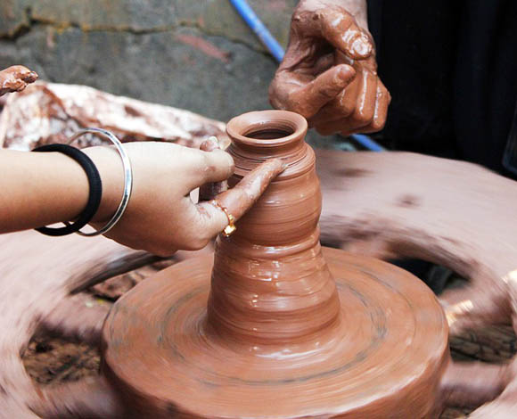 Pottery Crafting - Image Credit: https://pixabay.com/en/users/PDPics-44804/
